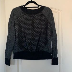 Shrunken-fit sweatshirt with quilted front